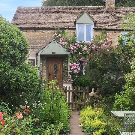 Folly Cottage Avening エクステリア 写真