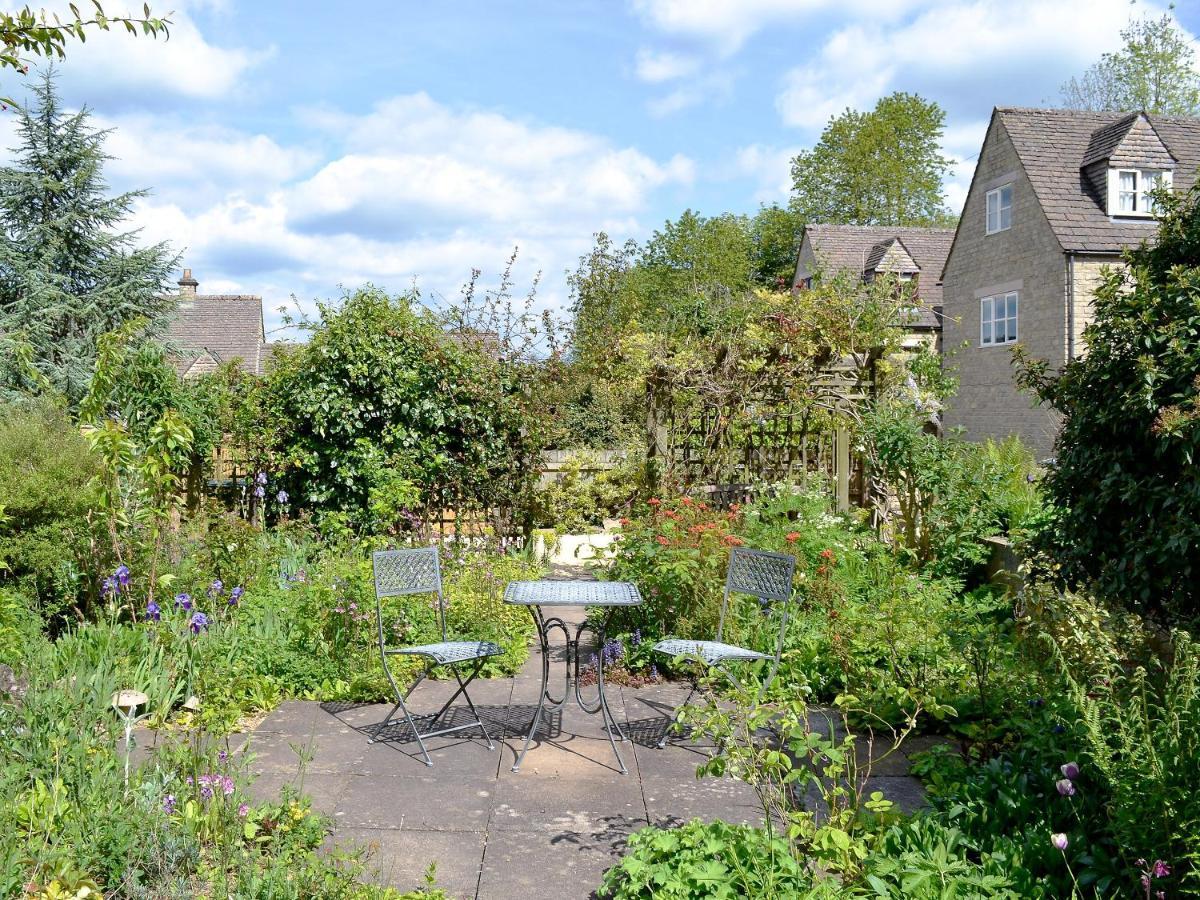 Folly Cottage Avening エクステリア 写真